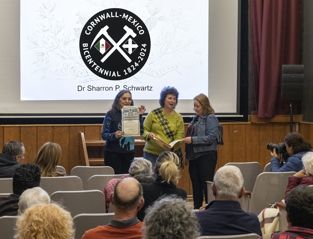 Sharron receiving a gift of some historical mining documents following her talk at the 16th International Paste Festival in Real del Monte